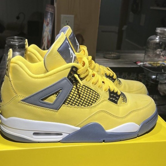Size 11 - Jordan 4 Retro Mid Lightning - Picture 2 of 4